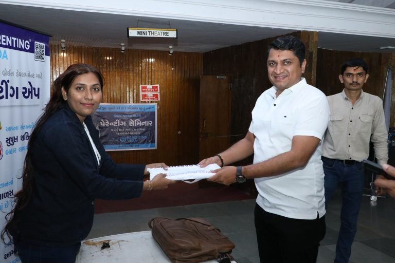 parenting veda mobile application best parenting app online course in gujarati and hindi daily parenting activity parenting webinar seminar workshop kit personal counseling child brain development child behavioral issue jitendra timbadiya - seminar photo gallery