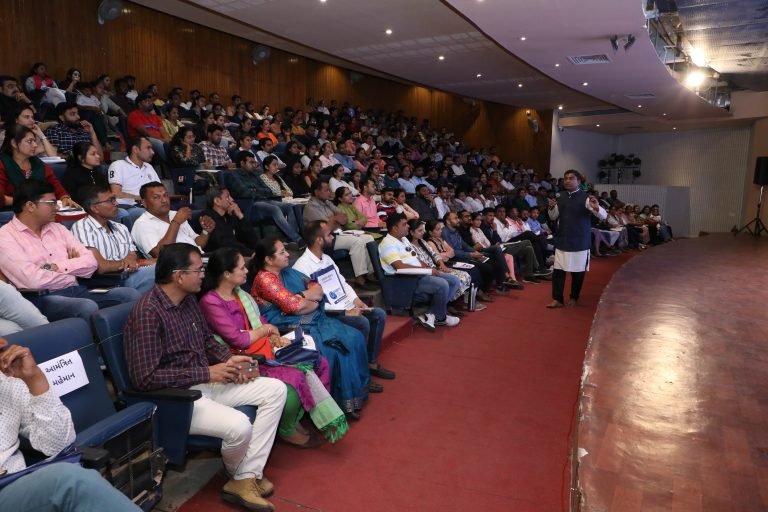 parenting veda mobile application best parenting app online course in gujarati and hindi daily parenting activity parenting webinar seminar workshop kit personal counseling child brain development child behavioral issue jitendra timbadiya - seminar photo gallery