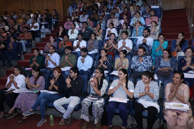 parenting veda mobile application best parenting app online course in gujarati and hindi daily parenting activity parenting webinar seminar workshop kit personal counseling child brain development child behavioral issue jitendra timbadiya - seminar photo gallery